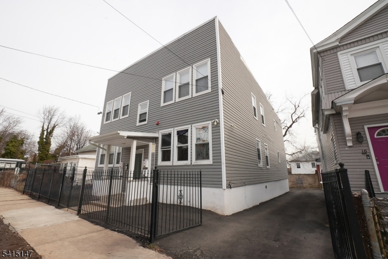 14 Hazel Pl Property Photo 2