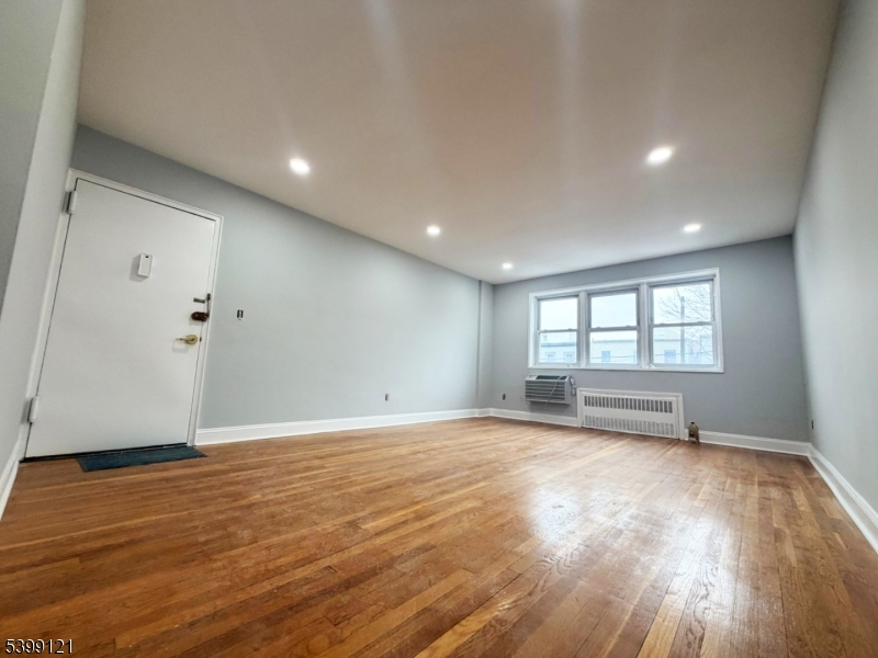 154 Bowers St 2d Property Photo 3