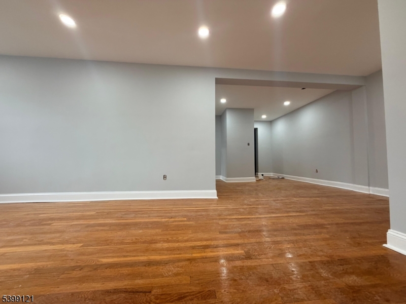 154 Bowers St 2d Property Photo 4