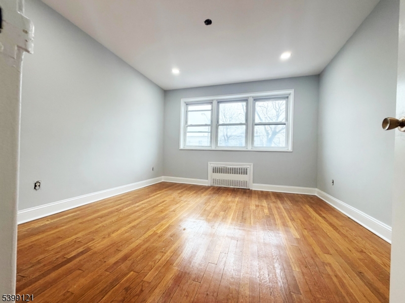 154 Bowers St 2d Property Photo 5