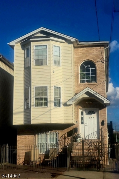 240 Sherman Ave Property Photo 1