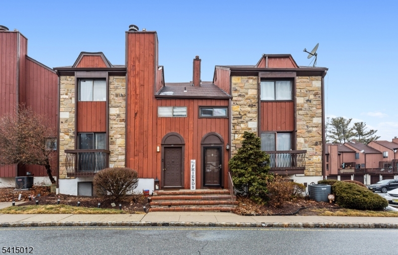 40 Bennington Sq Property Photo 1