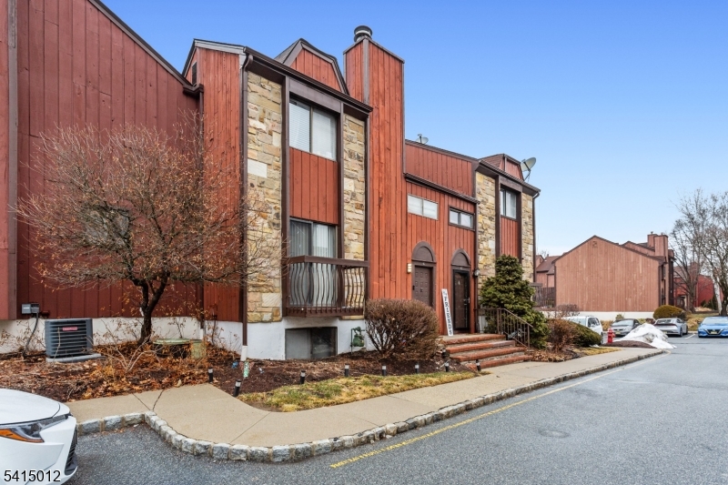 40 Bennington Sq Property Photo 2