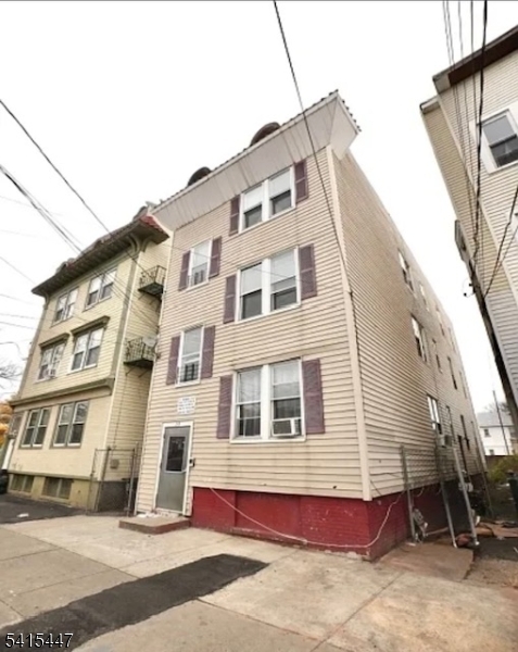 20 Stuyvesant Ave Property Photo 1