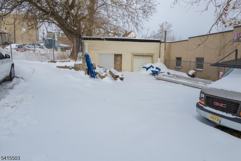 Washington Ave Property Photo 5