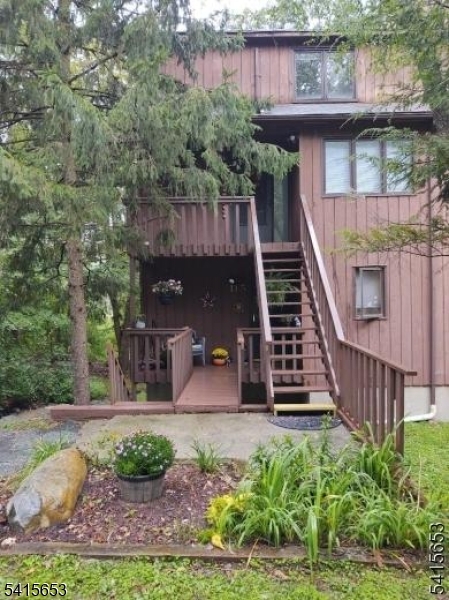 5 VILLAGE WAY D-6 Property Photo 1