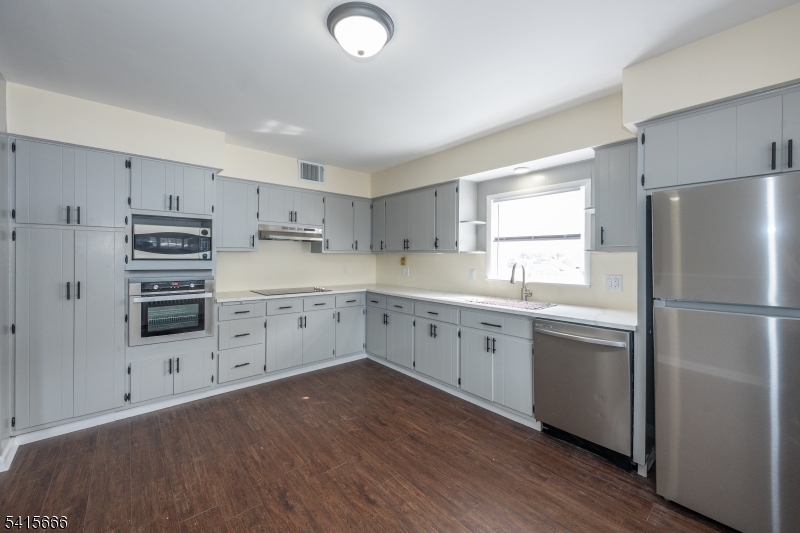 71 Washington St Property Photo 3