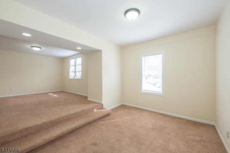71 Washington St Property Photo 7