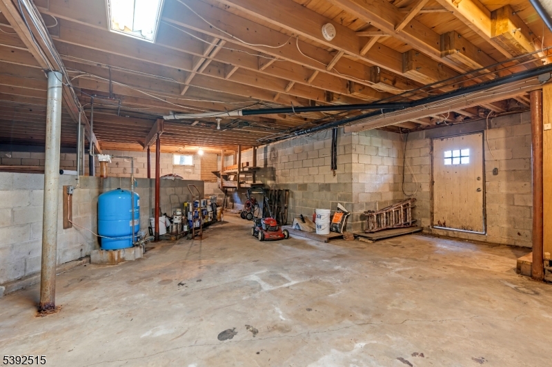 2 Oneida Ave Property Photo 33