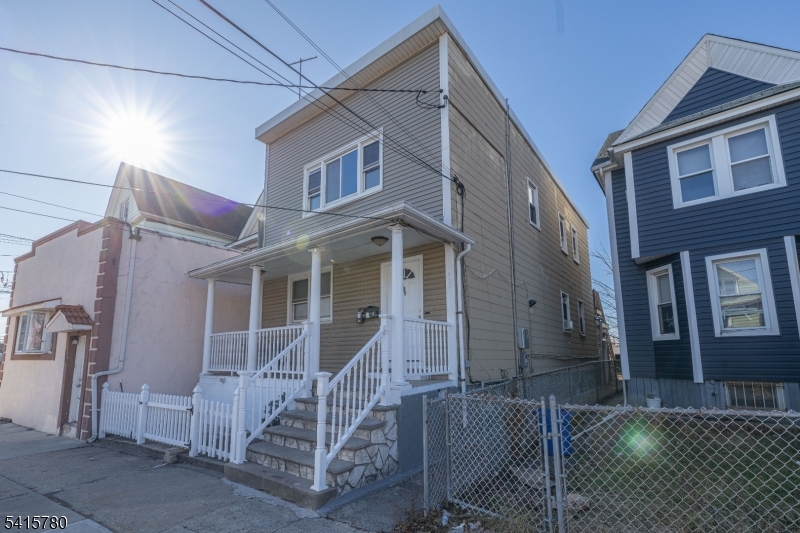 450 3Rd Ave Property Photo 1