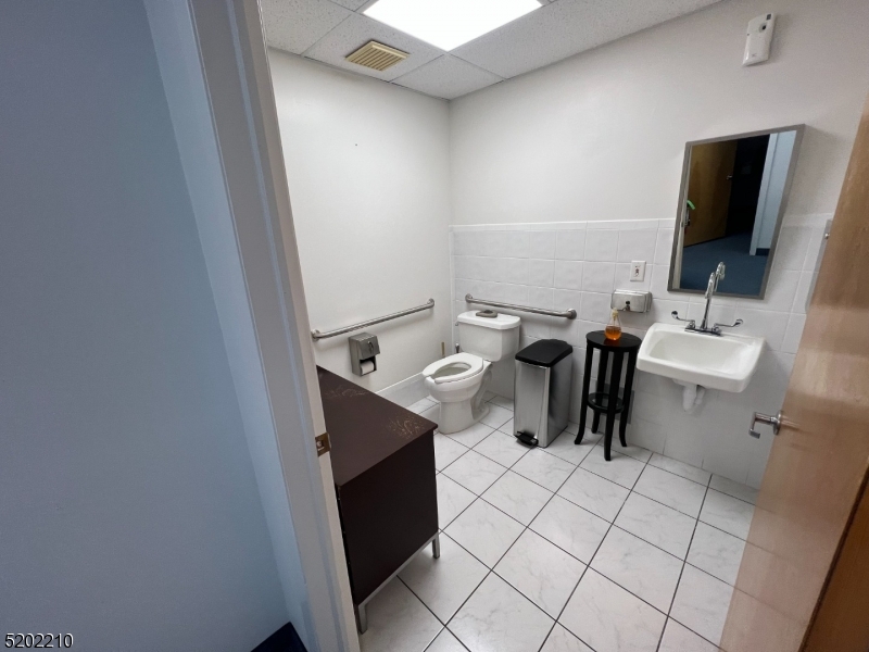 508 Hamburg Tpke Property Photo 5
