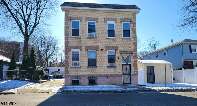 89 Tremont Ave Property Photo 1
