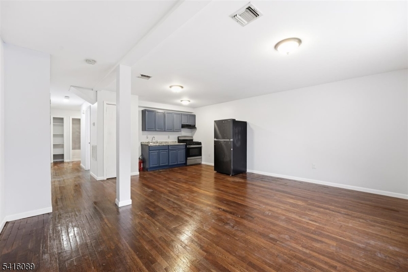 9 Godwin Ave Property Photo 3