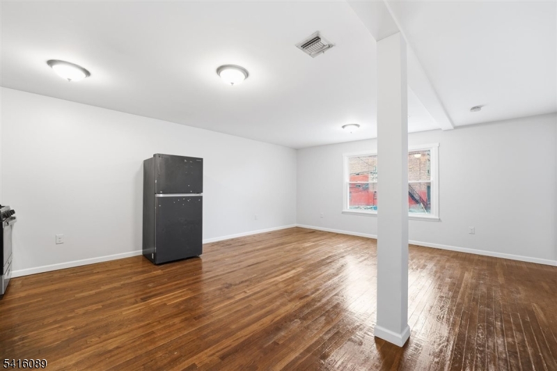 9 Godwin Ave Property Photo 5
