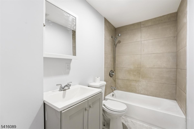 9 Godwin Ave Property Photo 6