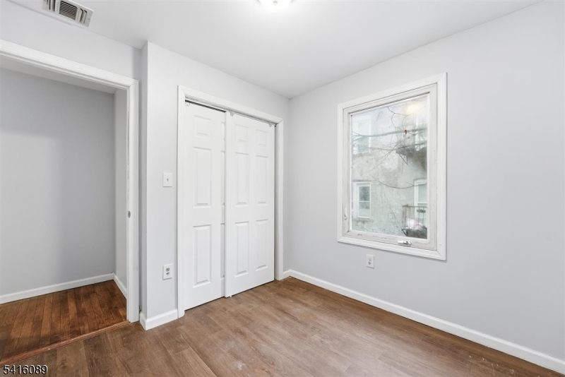 9 Godwin Ave Property Photo 12