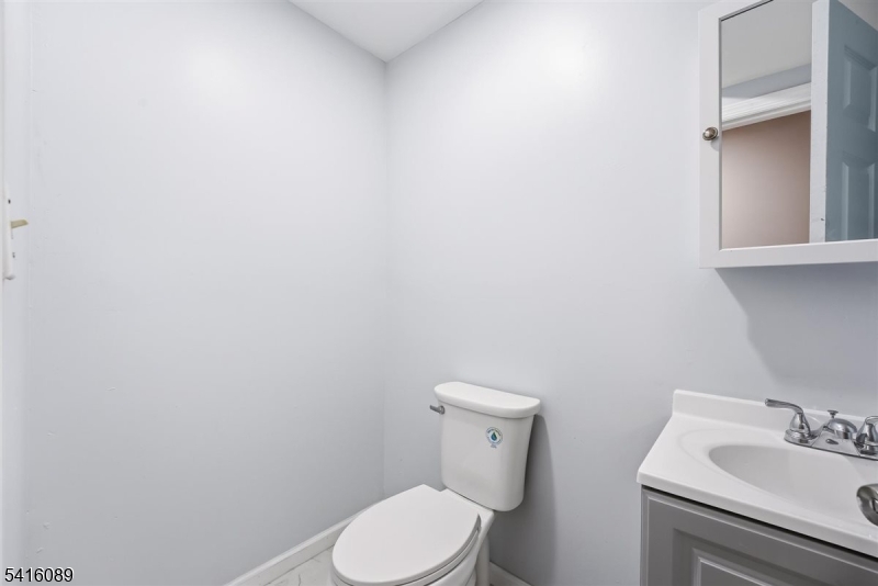 9 Godwin Ave Property Photo 16