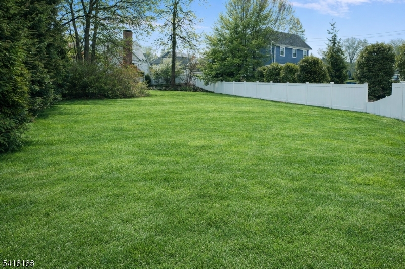 8 Hedges Ave Property Photo 1