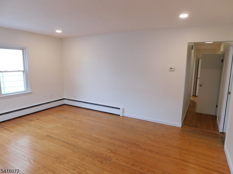 21 W 14th St 2 Property Photo 6