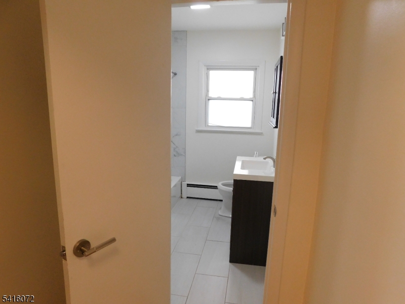 21 W 14th St 2 Property Photo 13