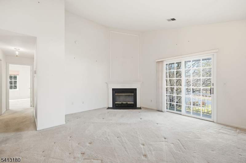 12 Smithfield 12 Property Photo 6