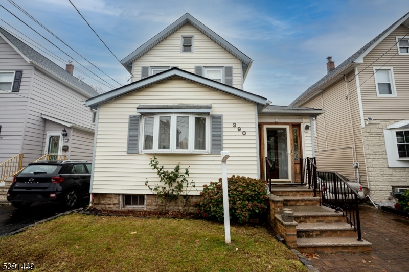 390 Forest St Property Photo 1