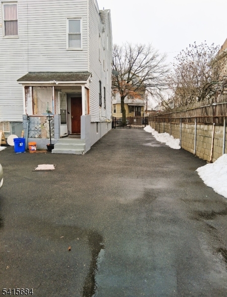 37 Springdale Ave Property Photo 2