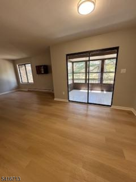 140 Amberly Dr Property Photo 3