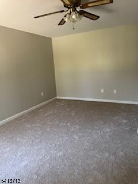 140 Amberly Dr Property Photo 8