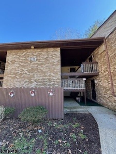 140 Amberly Dr Property Photo 11