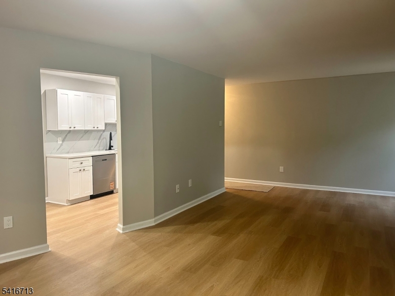 140 Amberly Dr Property Photo 37