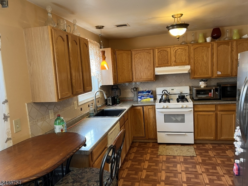 415 Wheatsheaf Rd Property Photo 17