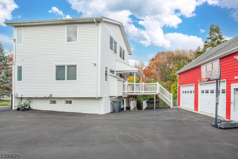 73 Grove St Property Photo 8