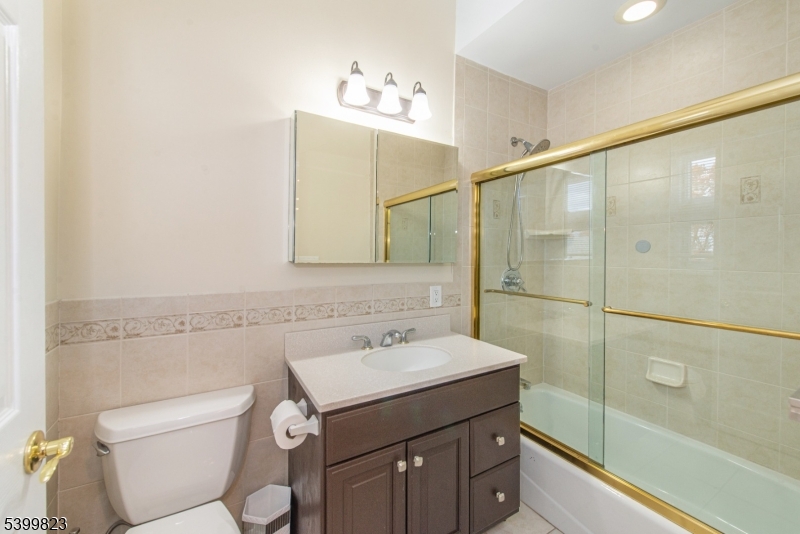 73 Grove St Property Photo 24
