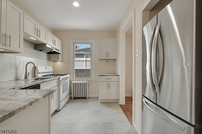 56 Pine Street Property Photo 6