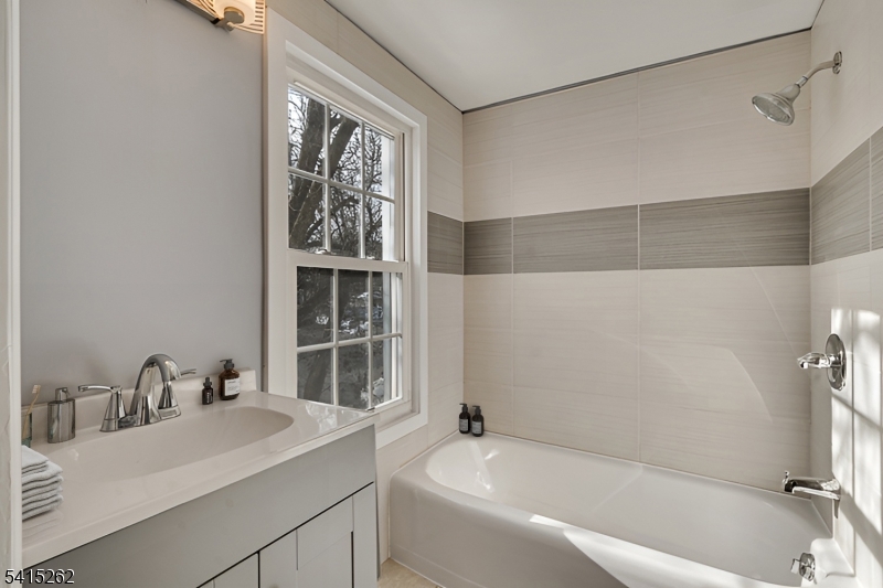 56 Pine Street Property Photo 8