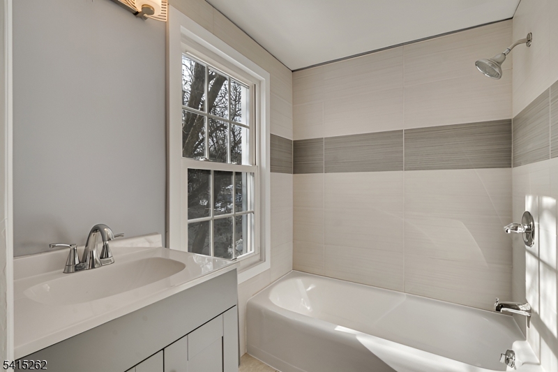 56 Pine Street Property Photo 9