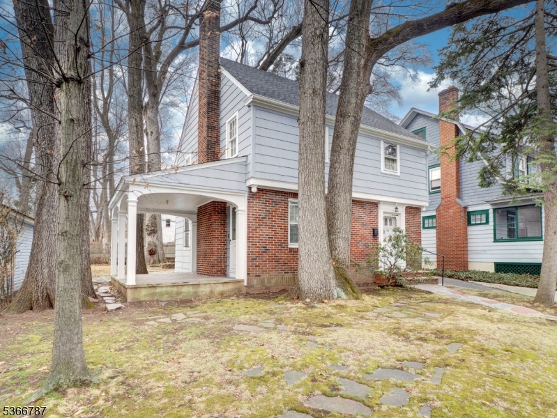 21 Edgewood Rd Property Photo 2