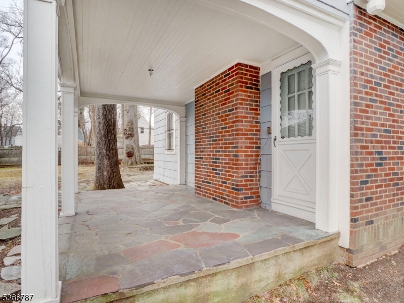 21 Edgewood Rd Property Photo 3