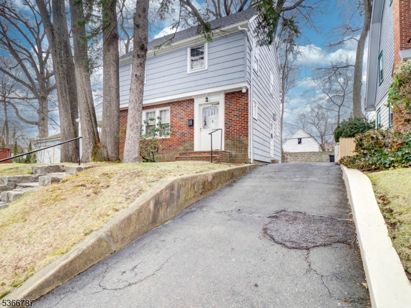 21 Edgewood Rd Property Photo 4