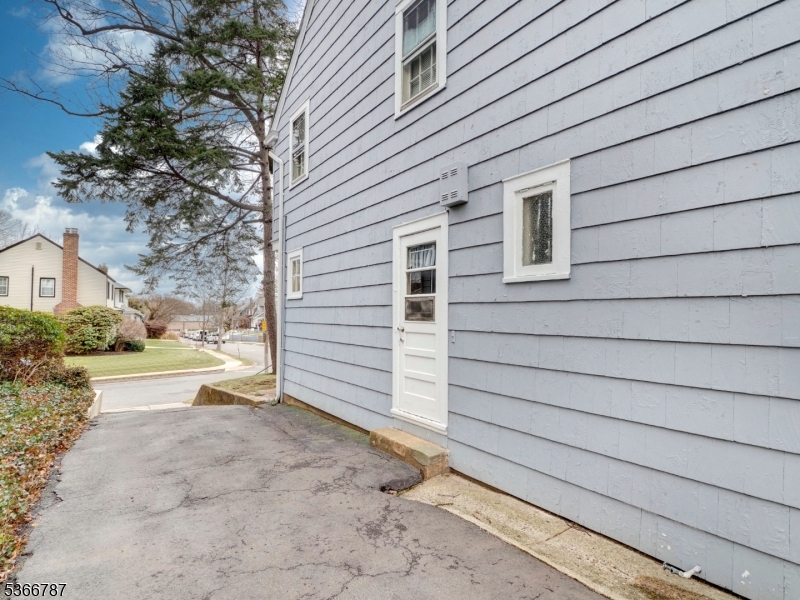21 Edgewood Rd Property Photo 5