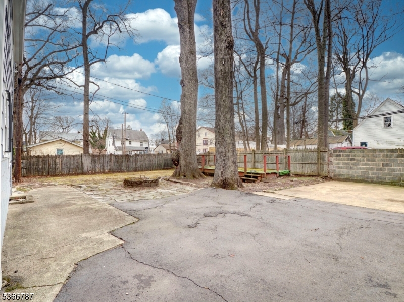 21 Edgewood Rd Property Photo 6