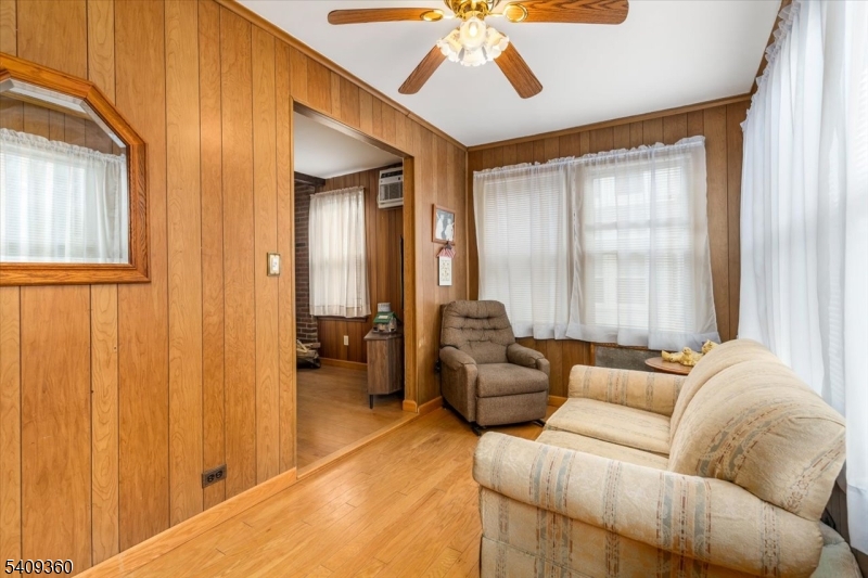 7 Delafield Ave Property Photo 2