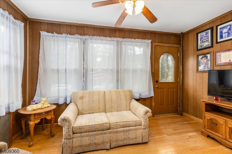 7 Delafield Ave Property Photo 3