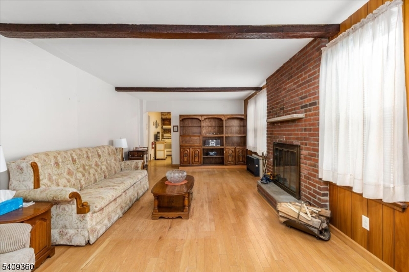 7 Delafield Ave Property Photo 4