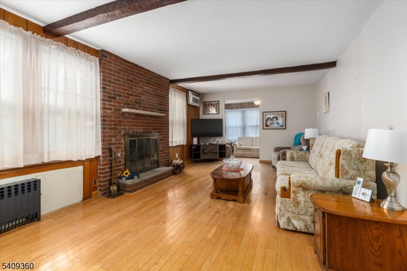 7 Delafield Ave Property Photo 5