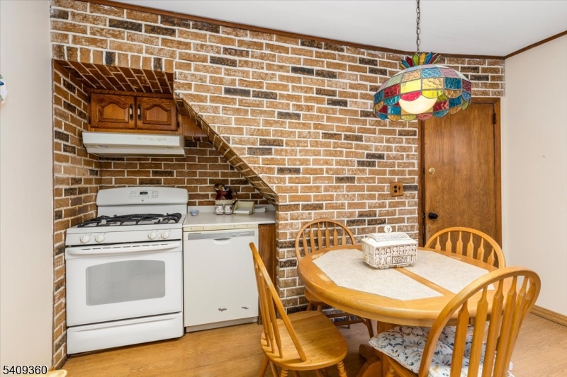 7 Delafield Ave Property Photo 6
