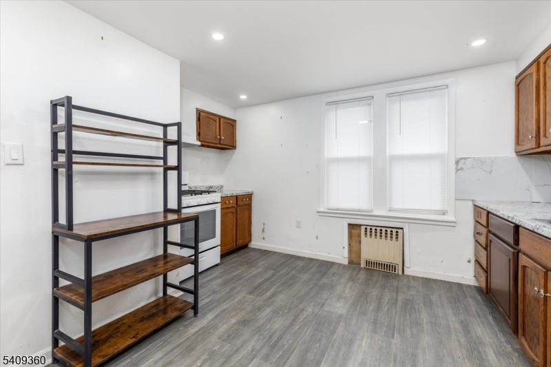 7 Delafield Ave Property Photo 18