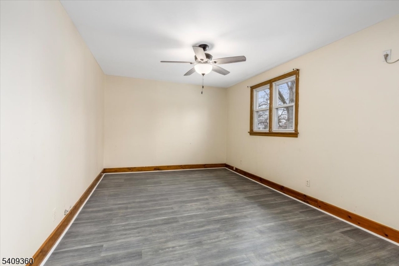 7 Delafield Ave Property Photo 24