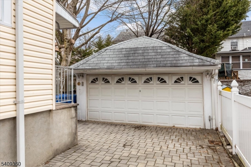 7 Delafield Ave Property Photo 26